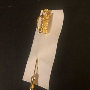 Chic Gold Toned Golf Bag Brooch